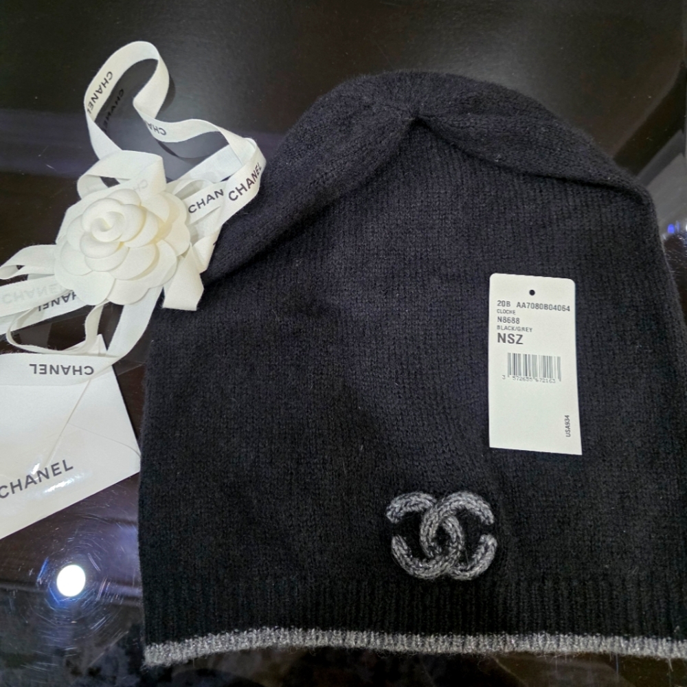 Chanel Black Wool Beanie Hat Italy, worn few times